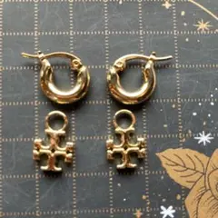 トリーバーチ　ゴールド フープピアス チャーム付き