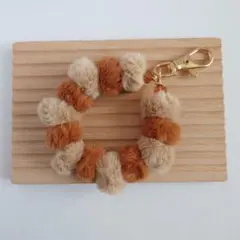 茶色とベージュのファー素材キーホルダー