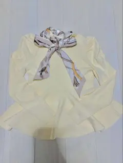 ノエラ☆スカーフ付きぺプラムニット/アイボリー