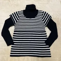 黒と白のボーダータートルネックニット　セーター　L