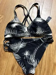【Nashinomi さま専用】 Hurleyハーレー 水着 ビキニ 上下のサムネイル