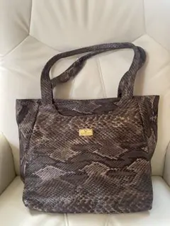 美品 ヴァレンティノ　軽量大容量　トートバッグ パイソン柄のサムネイル