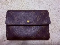 【9日までの販売❗️】LOUIS VUITTON 二つ折り財布のサムネイル