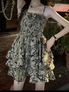 SHEIN 花柄キャミワンピースのサムネイル