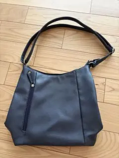 ネイビー ショルダーバッグ 多収納のサムネイル