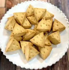 パルミジャーノレッジャーノのショートブレッド　焼き菓子　クッキー　チーズのサムネイル