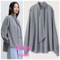 未使用品SOEJU チェーン柄ボウタイブラウス グレー M - メルカリ