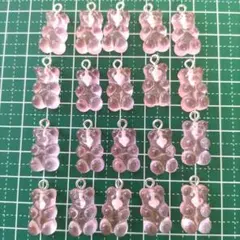No.590 クマのチャーム【20個】透明ピンク