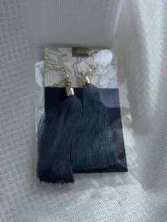 タッセルピアス　ネイビー
