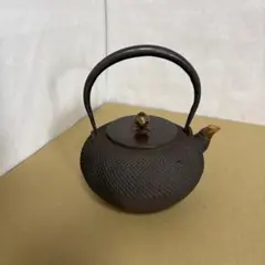 凹凸模様の鉄瓶（蓋付き） - メルカリ