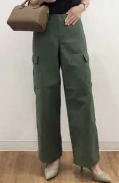 ワイドストレートカーゴパンツ　緑　ユニクロ