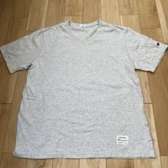 Champion グレー Vネック Tシャツ