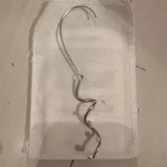 ANON 波状デザイン イヤーカフ