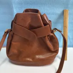 【イタリア製】Russell & Bromley 本革 巾着 ショルダーバッグ⁠のサムネイル