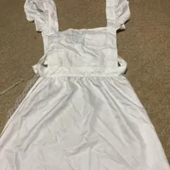 ホワイトフリルエプロン