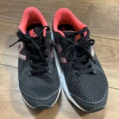 New Balance ブラック/レッド スニーカー