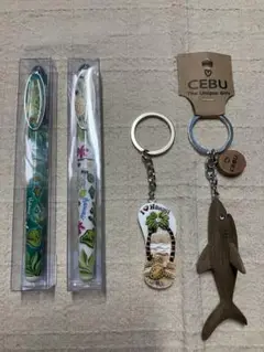 ハワイ土産　ピーチサンダルキーホルダー　サメキーホルダー　ボールペン２本　新品