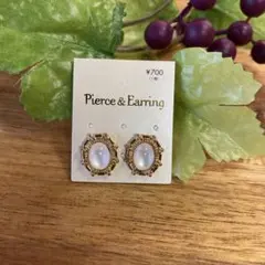 オーバル型パール風ピアス