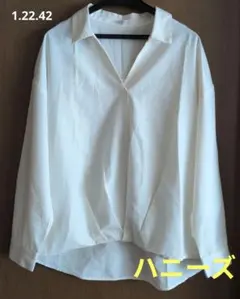 【ハニーズ】Мサイズ　白　オーバーシルエットタイプ　ブラウストップス