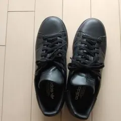 adidas Stan Smith ブラック、サスティナブル仕様、26.5