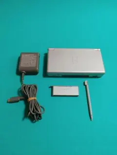 美品　ニンテンドーDS Lite　シルバー　充電器付属