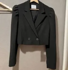 Bershka テーラードショート丈ジャケット パフスリーブ　ブラック