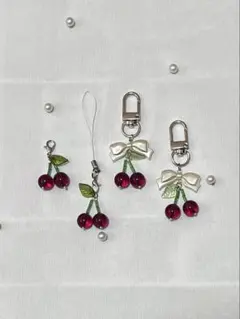 チェリー　リボン　ハンドメイド　チャーム　キーホルダー　ストラップ