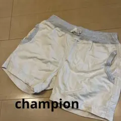 Champion オフホワイトショートパンツ