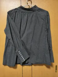 美品　08mab ダークグレー ボタン付き長袖シャツ　お洒落のサムネイル