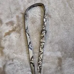 【新品・未使用!!】ヘビ柄　ショルダーストラップ　ボタン式