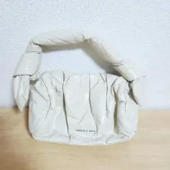 CHARLES&KEITH ハンドバッグ アイボリー パデッド ギャザー ミニ