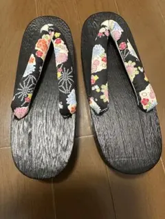 黒い花柄下駄