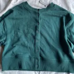 ダークグリーン クロップド丈 長袖トップス