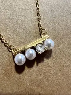 淡水真珠ホワイトパールネックレス　ゴールドシンプル　ストーン　ダイヤモンド