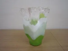 昭和レトロ　レトロポップ　ガラス花瓶　フラワーベース　緑　白　ビンテージ