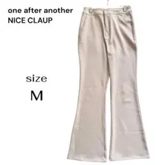 NICE CLAUP ナイスクラップ フレアパンツ 美脚 ピンクベージュ Mのサムネイル