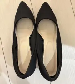 ブラックポインテッドトゥパンプス