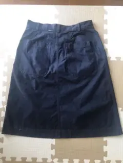 MARGARET HOWELL（MHL）の紺色スカート