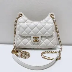 CHANEL ホワイト キルティング ショルダーバッグad - メルカリ