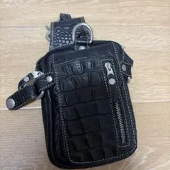 ブラックレザー ボディバッグ クロコダイルパターン