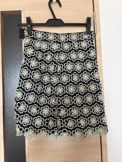 Lily Brown 花柄刺繍ミニスカート