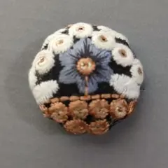 ハンドメイド　インド刺繍リボン使用ブローチ　30mm　NO. 1