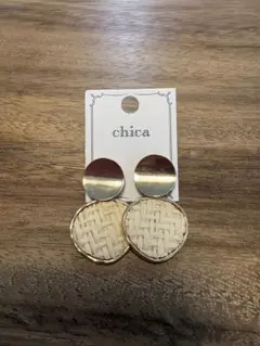 【24時間以内発送】chica ピアス ラタン調 ゴールドカラー