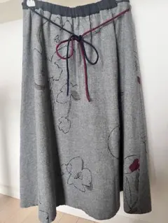 パラスパレス　グレー　花柄　フレアスカートのサムネイル