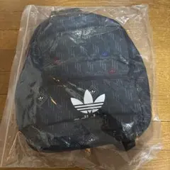 adidas リュック ブラック/マルチカラー