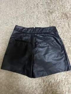 ZARA ブラック レザー風 ショートパンツ