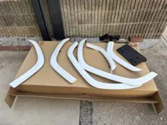 デリカd5前期用オーバーフェンダー 4枚セット ホワイト - メルカリ
