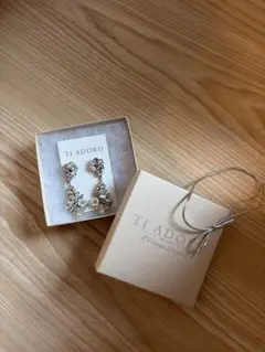 TI ADORO ビジューピアス 両耳用