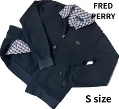 FRED PERRY アウター　トレーナー Sサイズ　ブラック　黒　刺繍ロゴ