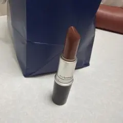M.A.C LIPSTICK PARAMOUNT